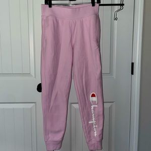 Super comfortable only worn once champion sweatpants!! Size medium and so cute